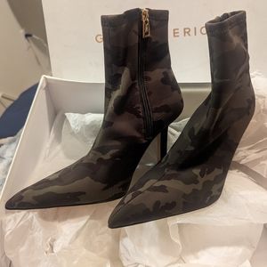 Good American High Kickstand Bootie Size 8.5 Camo Neoprene GA116N-X